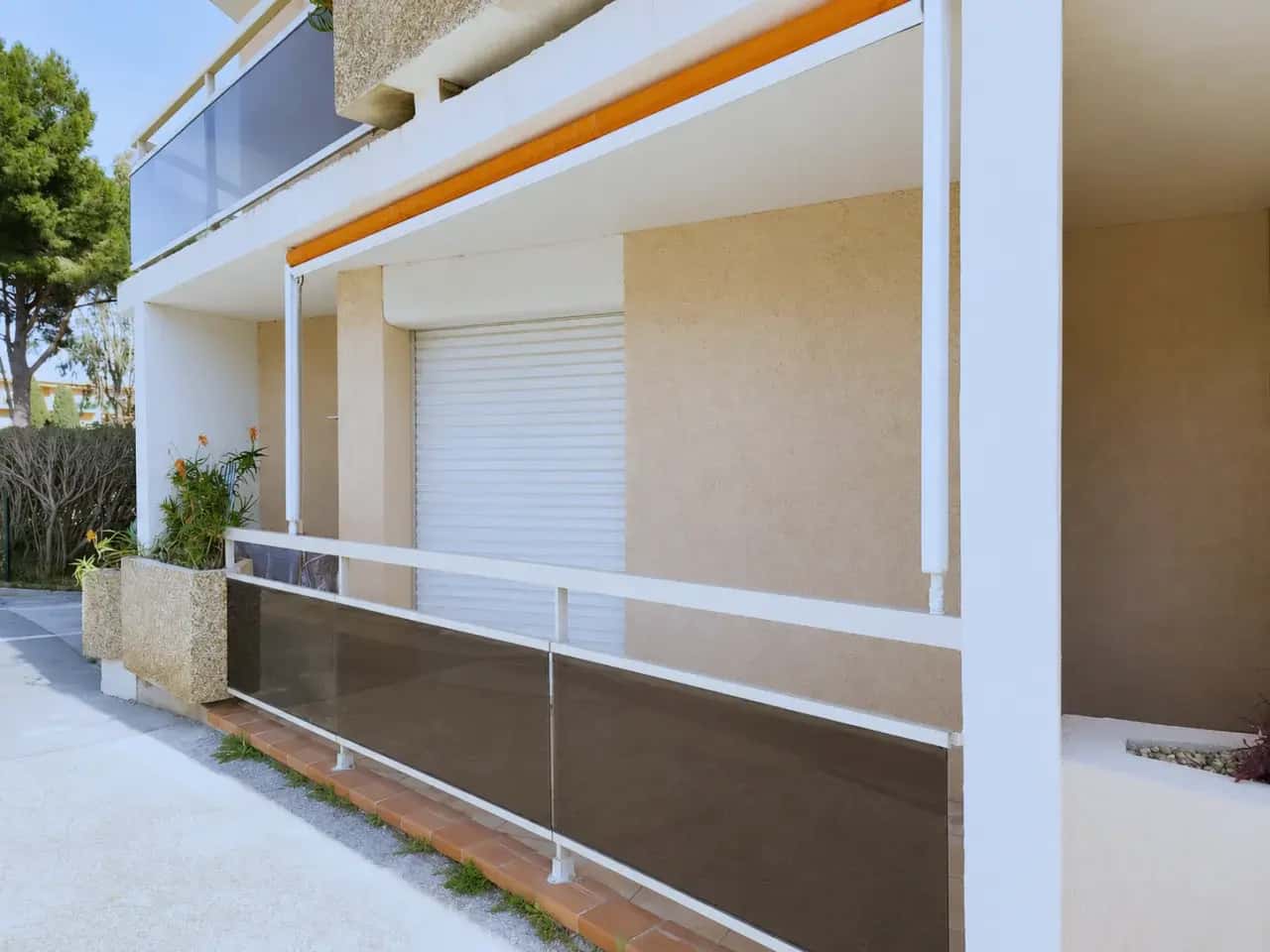 Balcon de l'appartement à Bormes-les-Mimosas, coin extérieur ensoleillé